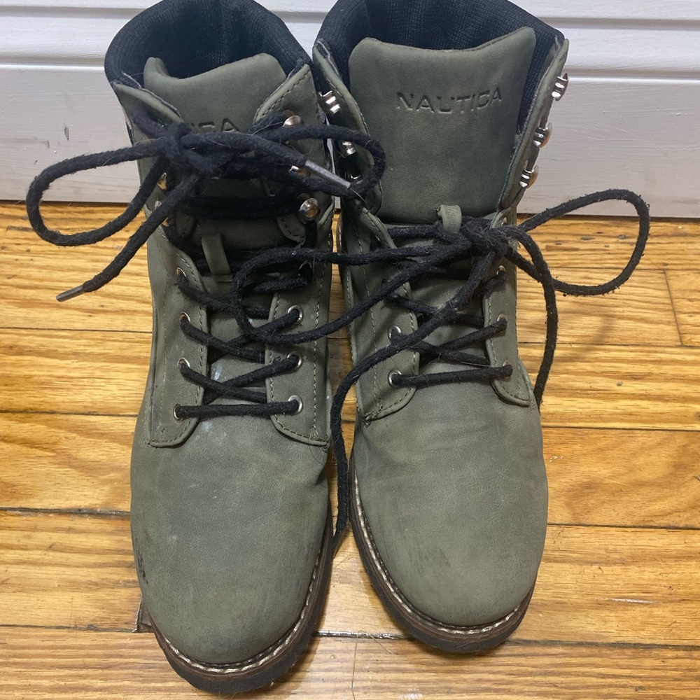 Green woman’s boots size 9